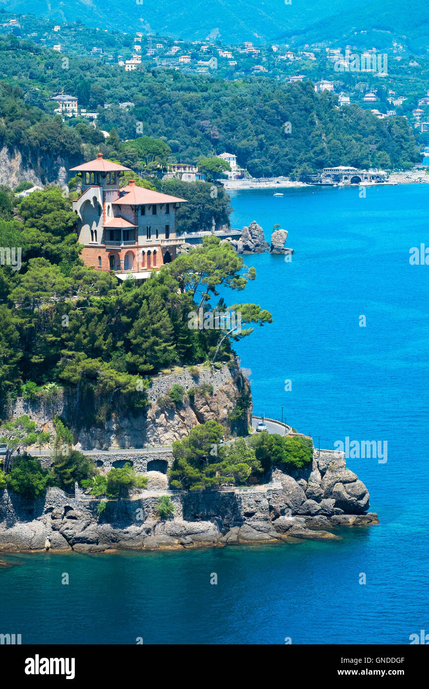 Häuser und Wohnungen mit Blick auf den Tigullian Golf auf Portofino in Italien Stockfoto