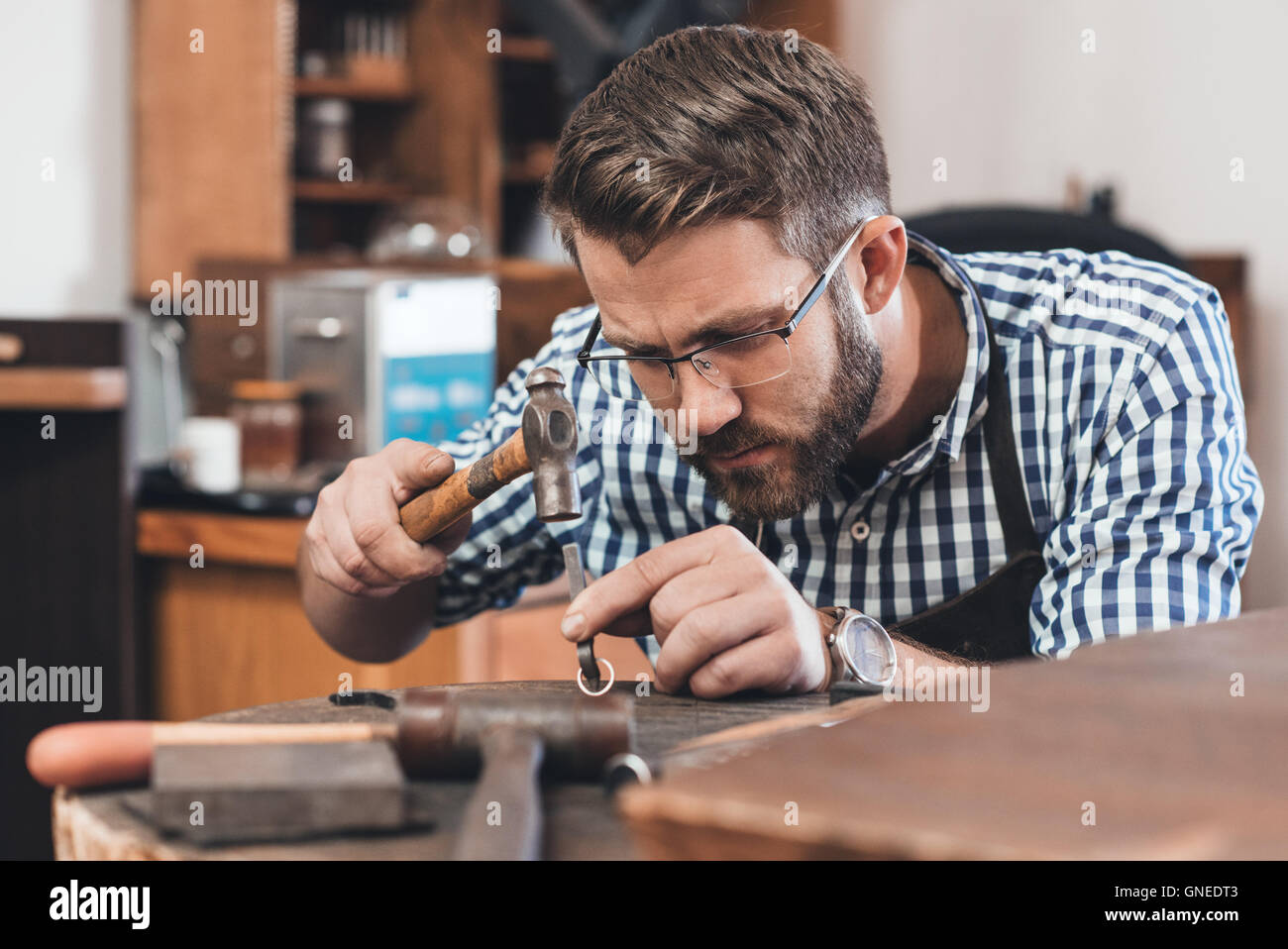 Liebe zum Detail ist der Schlüssel im Schmuck-design Stockfoto