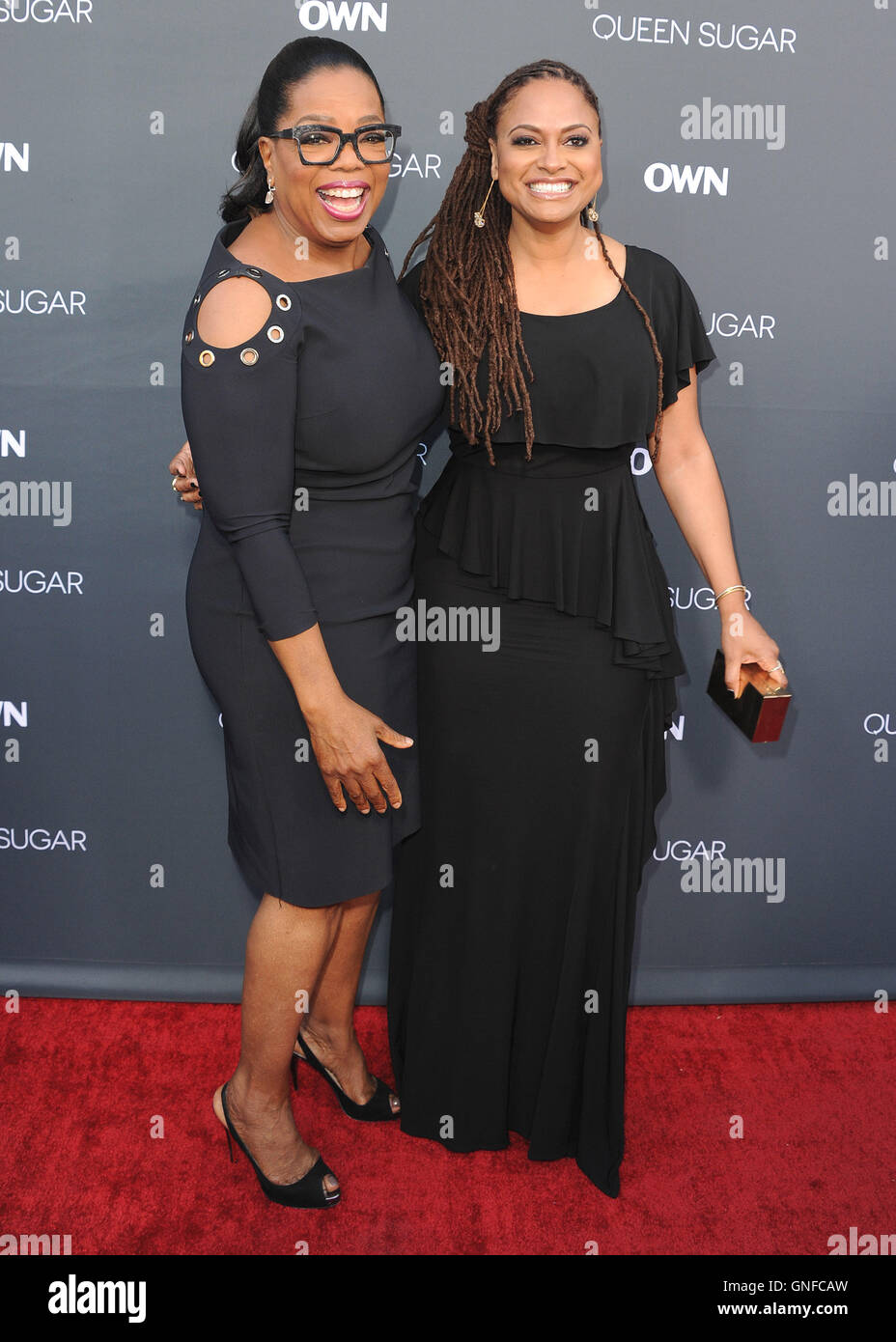 BURBANK, CA - 29 AUGUST: Oprah Winfrey und Ava DuVernay bei der Premiere von der eigenen "Königin Zucker" in den Warner Bros Studios am 29. August 2016 in Burbank, Kalifornien. MPI99/MediaPunch Stockfoto