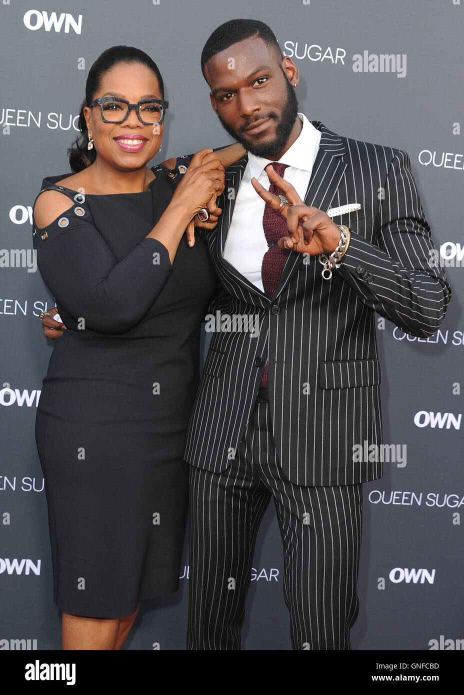 BURBANK, CA - 29 AUGUST: Oprah Winfrey und Kofi Siriboe bei der Premiere von der eigenen "Königin Zucker" in den Warner Bros Studios am 29. August 2016 in Burbank, Kalifornien. MPI99/MediaPunch Stockfoto