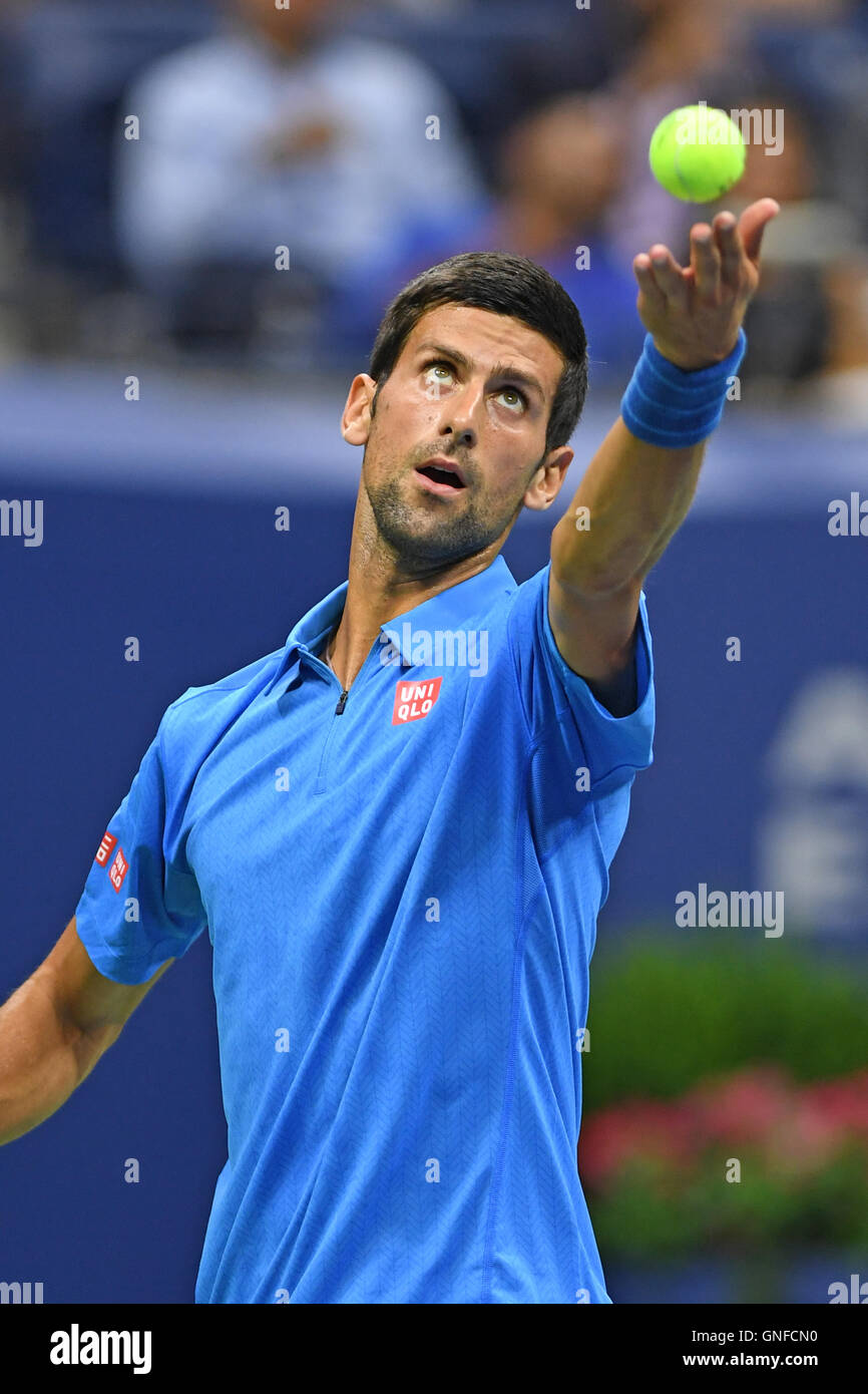FLUSHING New York-29 AUGUST: Novak Djokovic Vs Jerzy Janowicz auf Arthur Ashe Stadion an der USTA Billie Jean King National Tennis Center am 29. August 2016 in Flushing Queens. Foto von Larry Marano © 2016 Stockfoto