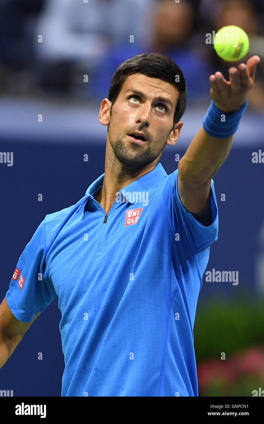 FLUSHING New York-29 AUGUST: Novak Djokovic Vs Jerzy Janowicz auf Arthur Ashe Stadion an der USTA Billie Jean King National Tennis Center am 29. August 2016 in Flushing Queens. Foto von Larry Marano © 2016 Stockfoto