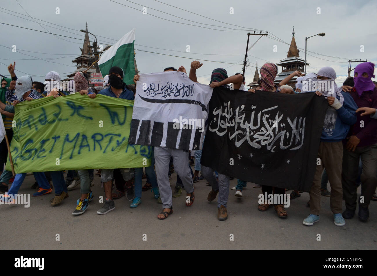 Kaschmir. 31. August 2016. Pro-Freiheit Demonastrations in Srinagar, Indien kontrollierten Kaschmir. Proteste brach im Kaschmir-Tal nach Behörden Ausgangssperre in der Region zum ersten Mal in 54 Tagen aufgehoben. Eine Jugend in Brand getötet und mehrere verletzt im ganzen Tal. Bildnachweis: Muzamil Mattoo/Alamy Live-Nachrichten Stockfoto