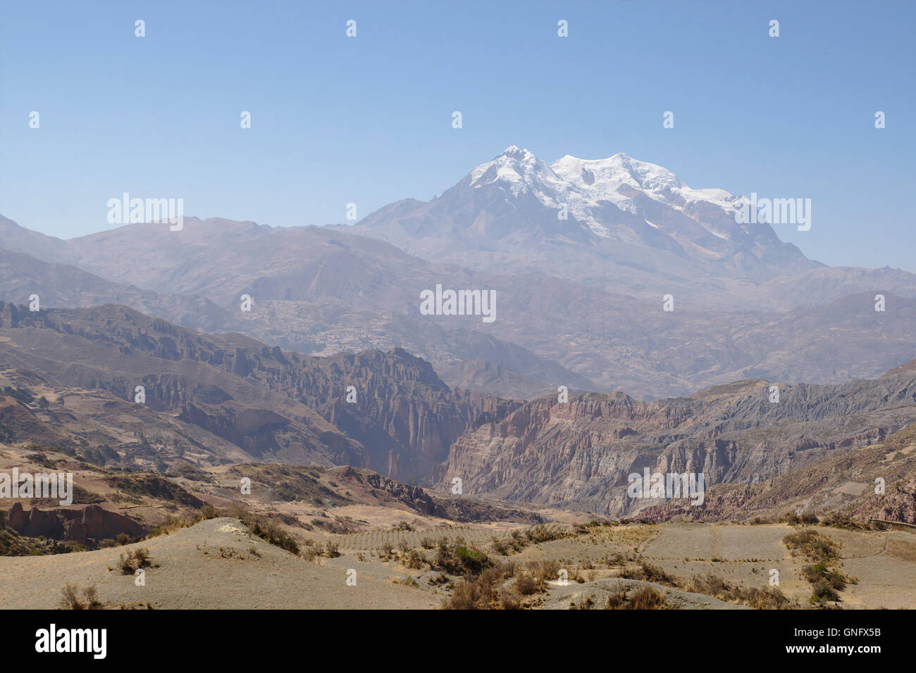 Illimani aus Palca Canyon, Bolivien Stockfoto