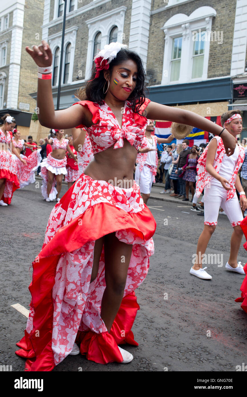 NottingHill Carnival 2016. Eine Tänzerin aus Mauritius nimmt Teil an der parade Stockfoto