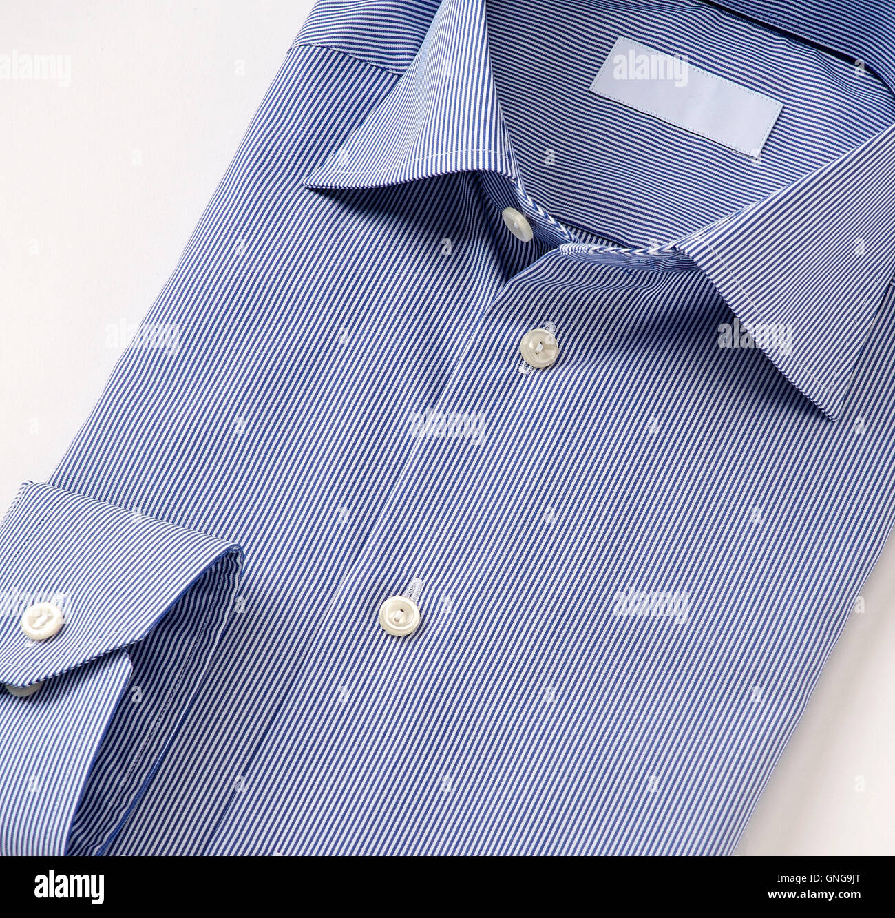 Männer Shirt Kleidung isoliert auf weiss. Stockfoto
