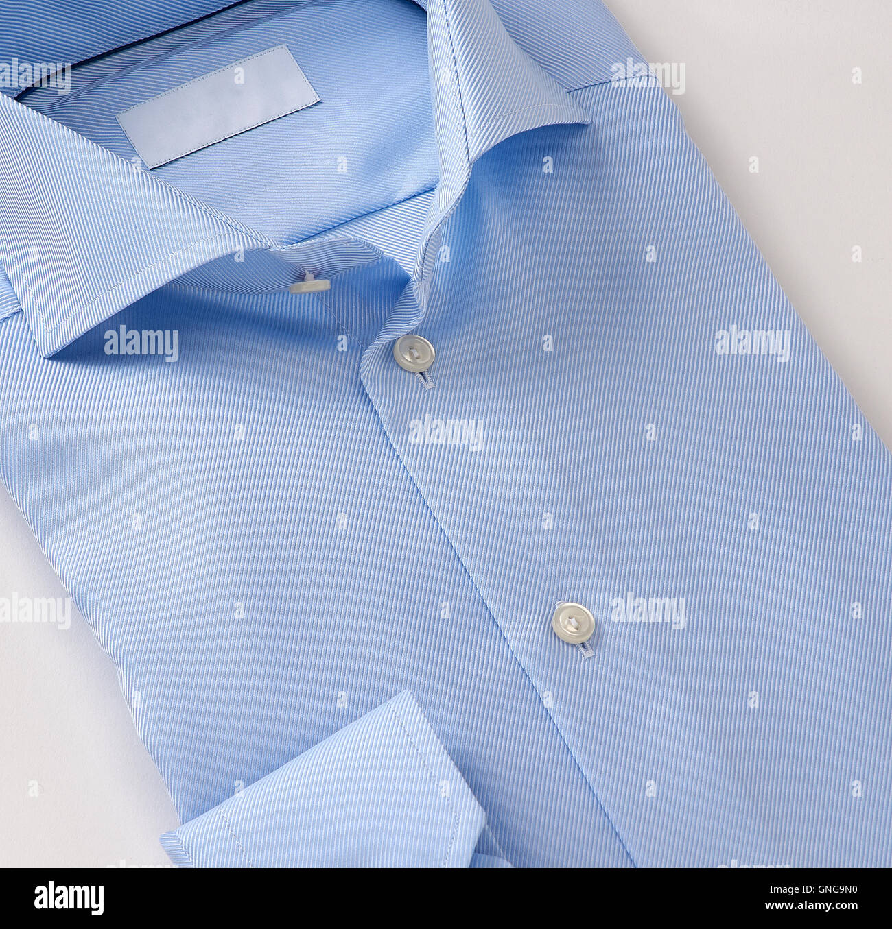 Männer Shirt Kleidung isoliert auf weiss. Stockfoto