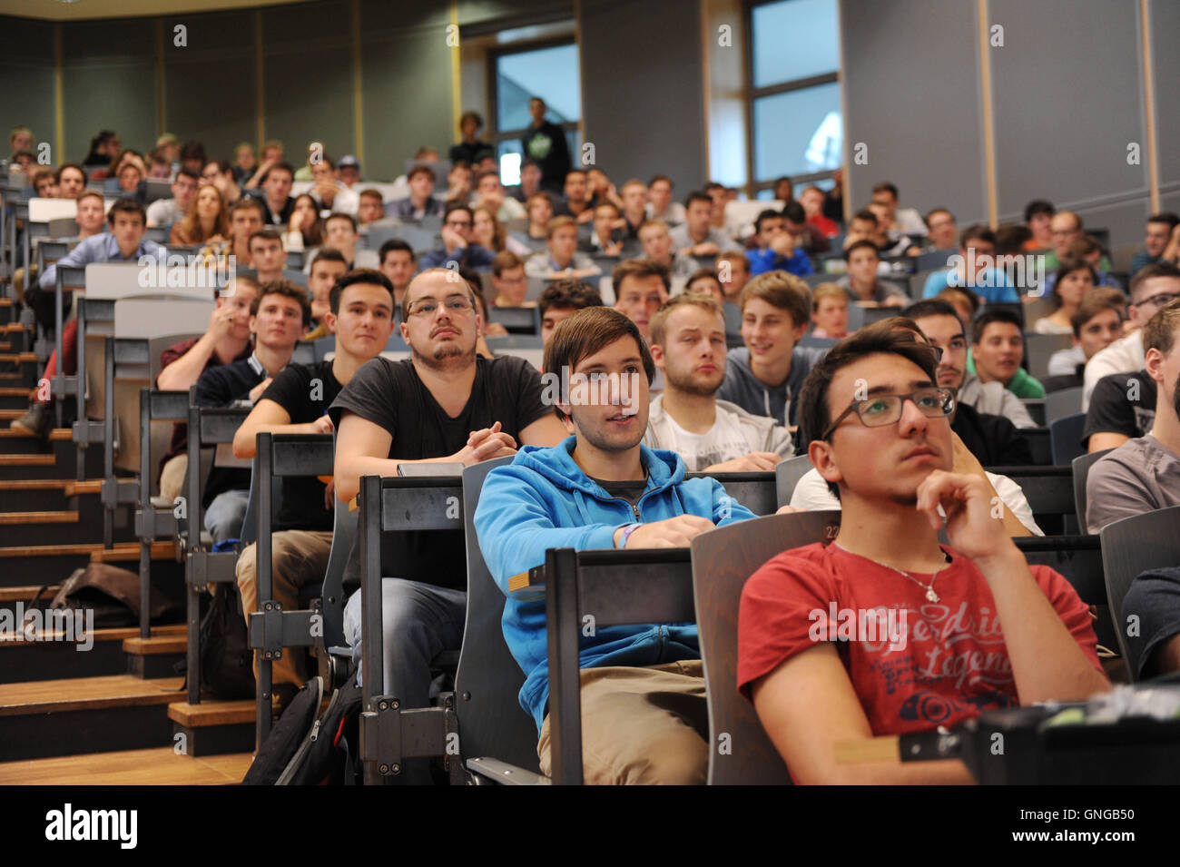 Studierenden zu Beginn des Semesters in der technischen Universität in Garching, 2014 Stockfoto