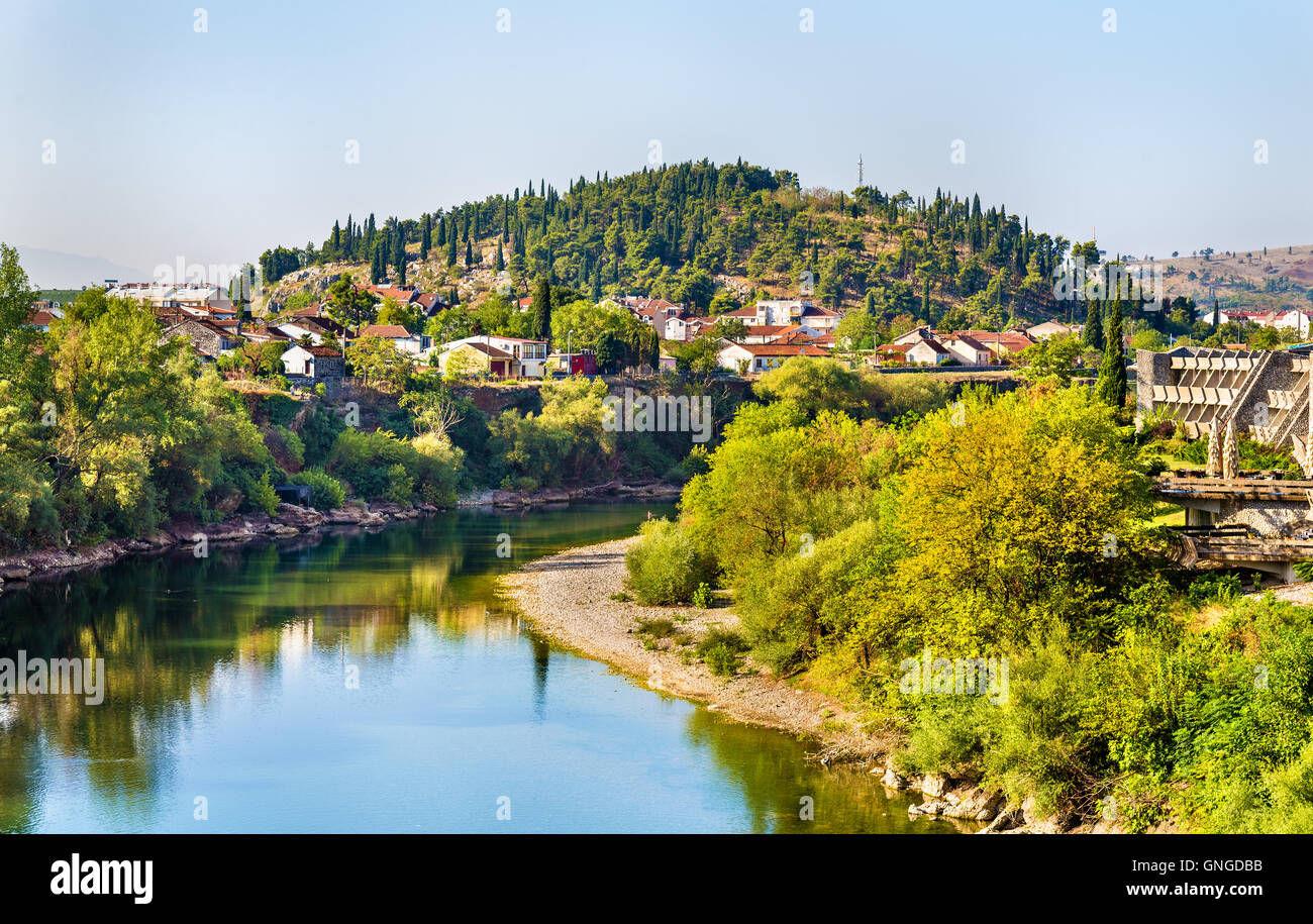 Ansicht von Podgorica mit Flusses Moraca - Montenegro Stockfoto