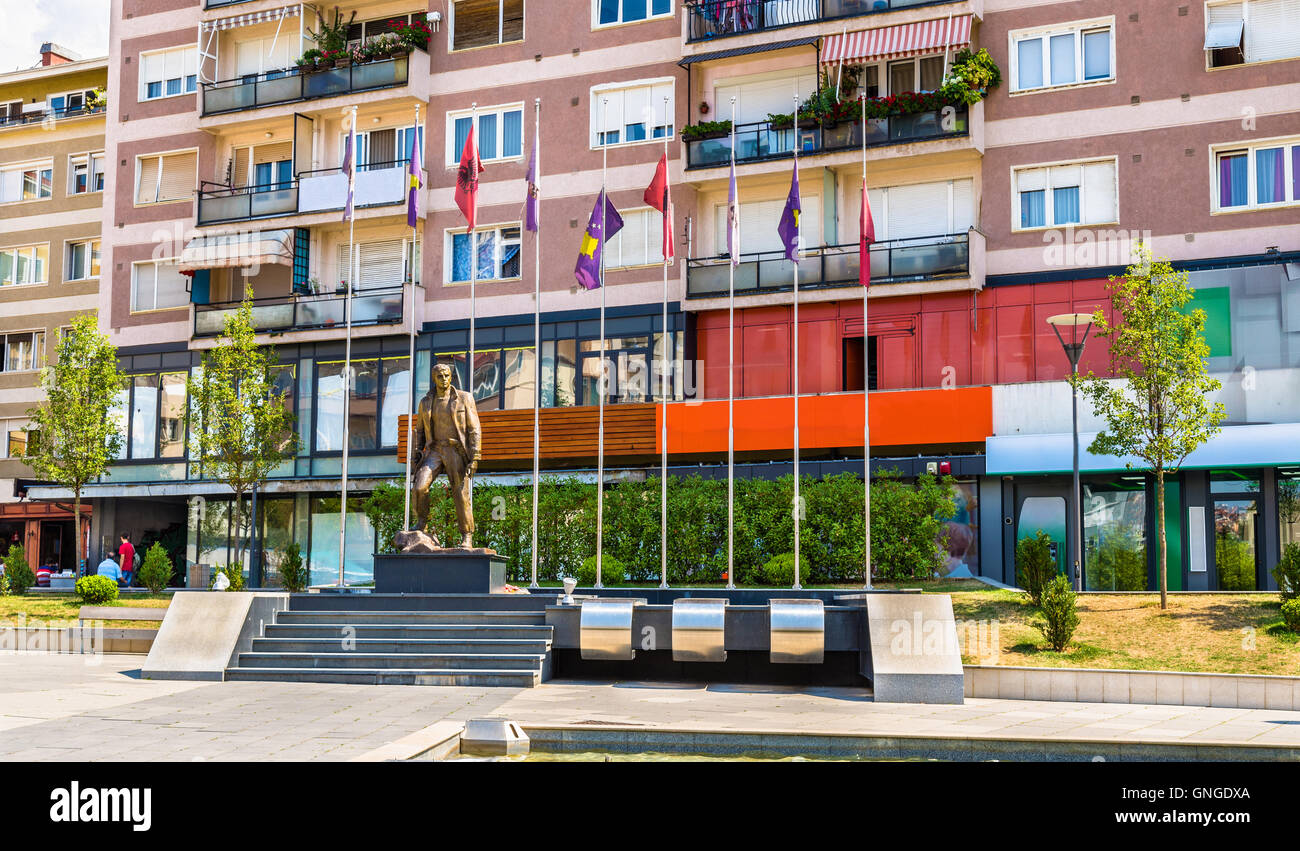 Statue von Zahir Pajaziti, Kommandant der Kosovo-Befreiungsarmee Stockfoto