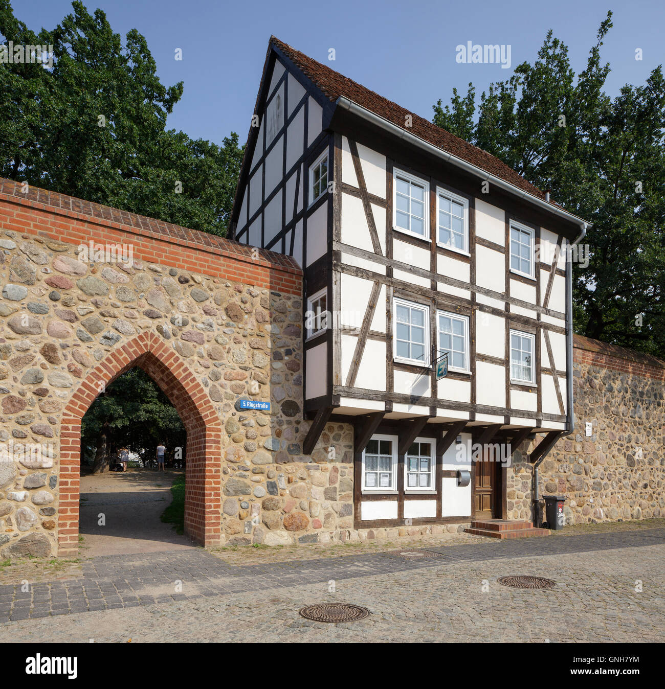 Wiekhaus innerhalb der Stadtmauern, Neubrandenburg, Mecklenburg-Vorpommern, Deutschland Stockfoto