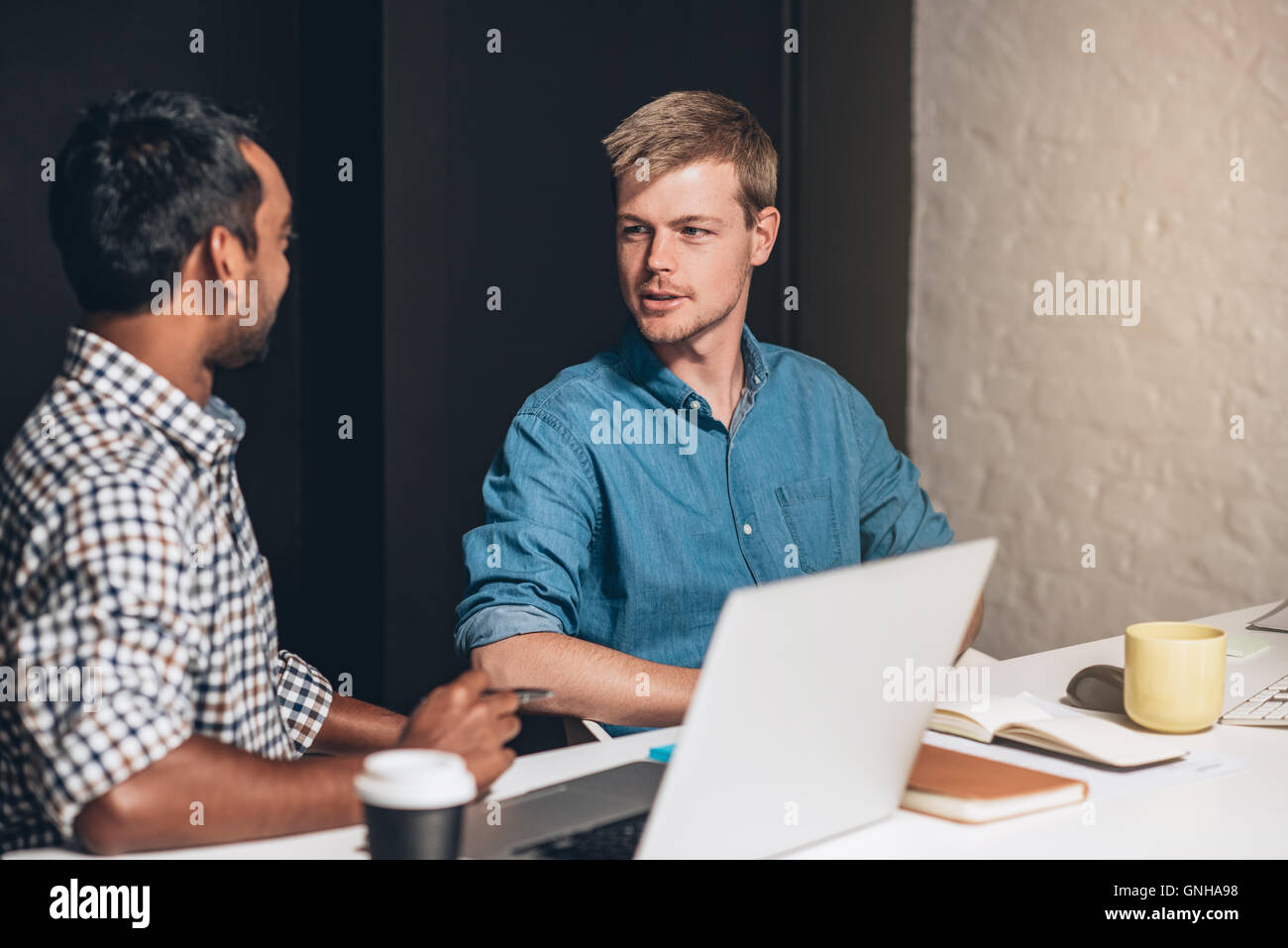 Planen ein neues Projekt zusammen Stockfoto