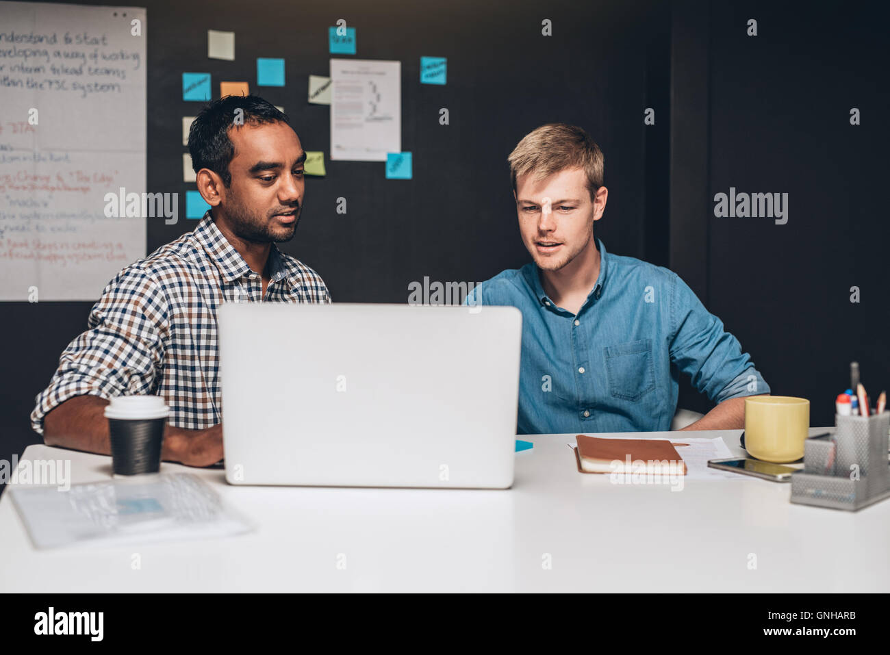 Brainstorming ist wichtig in einem kleinen Unternehmen Stockfoto