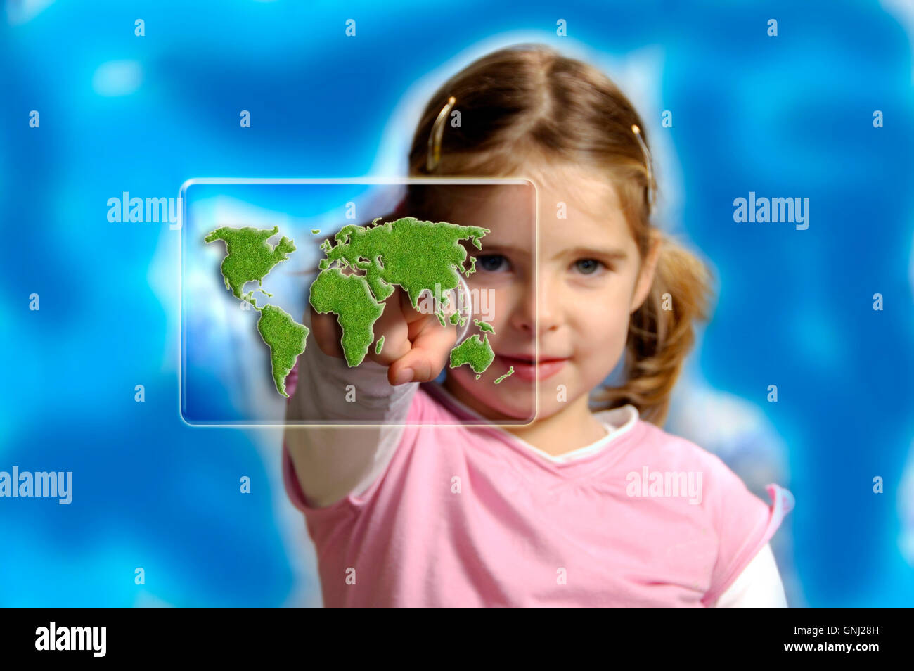 Mädchen mit einem Finger zu einem Schirm mit grüne Erde Karte - Konzept für Protect Erde für zukünftige Generationen Stockfoto