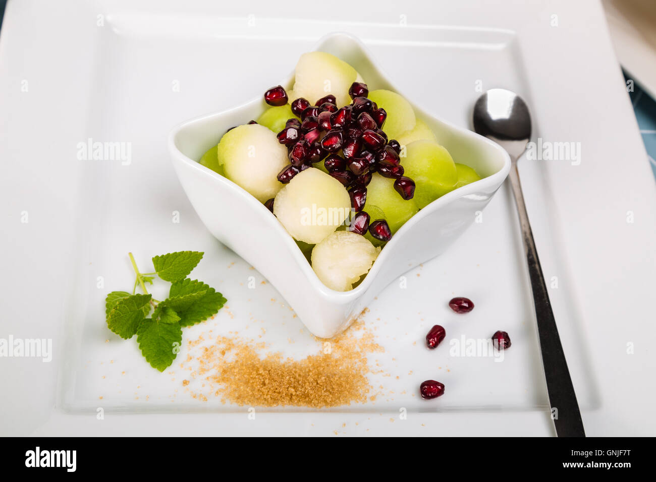 Melone und Samen Granatapfel als ein erfrischendes Dessert Stockfoto