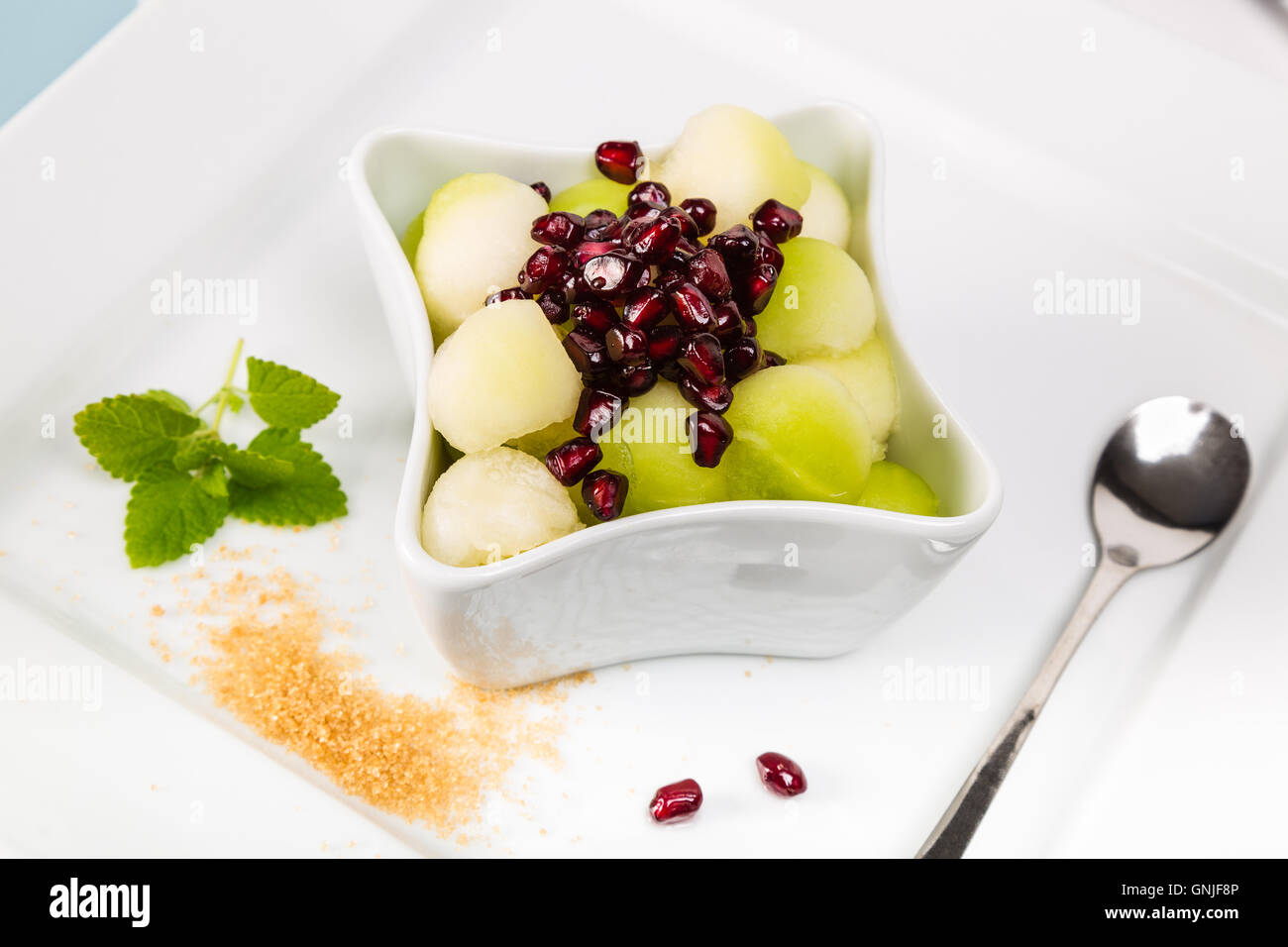 Melone und Samen Granatapfel als ein erfrischendes Dessert Stockfoto