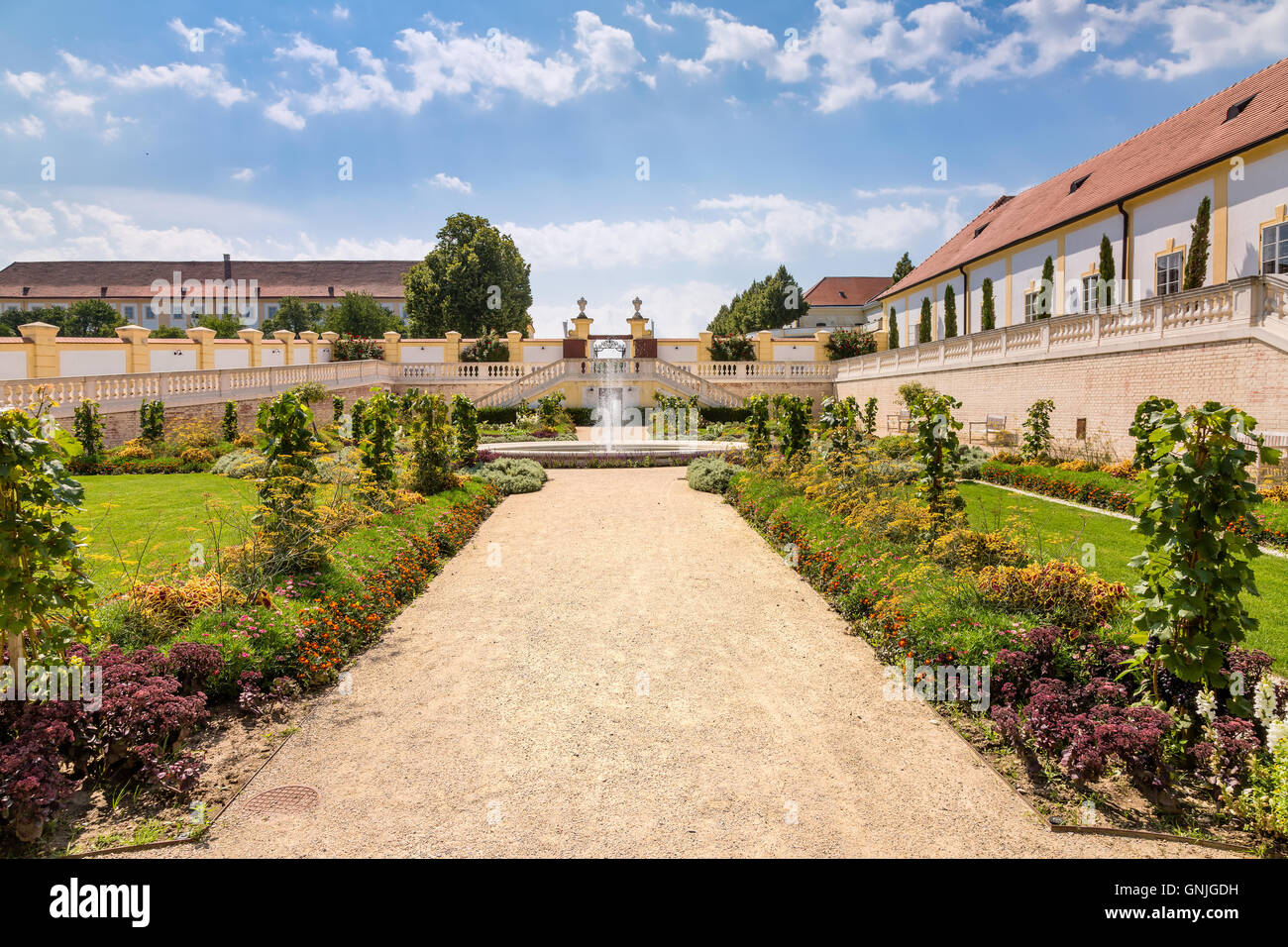 Orangerie mit angrenzenden Gewächshaus bei Burg Schloss Hof, Niederösterreich Stockfoto