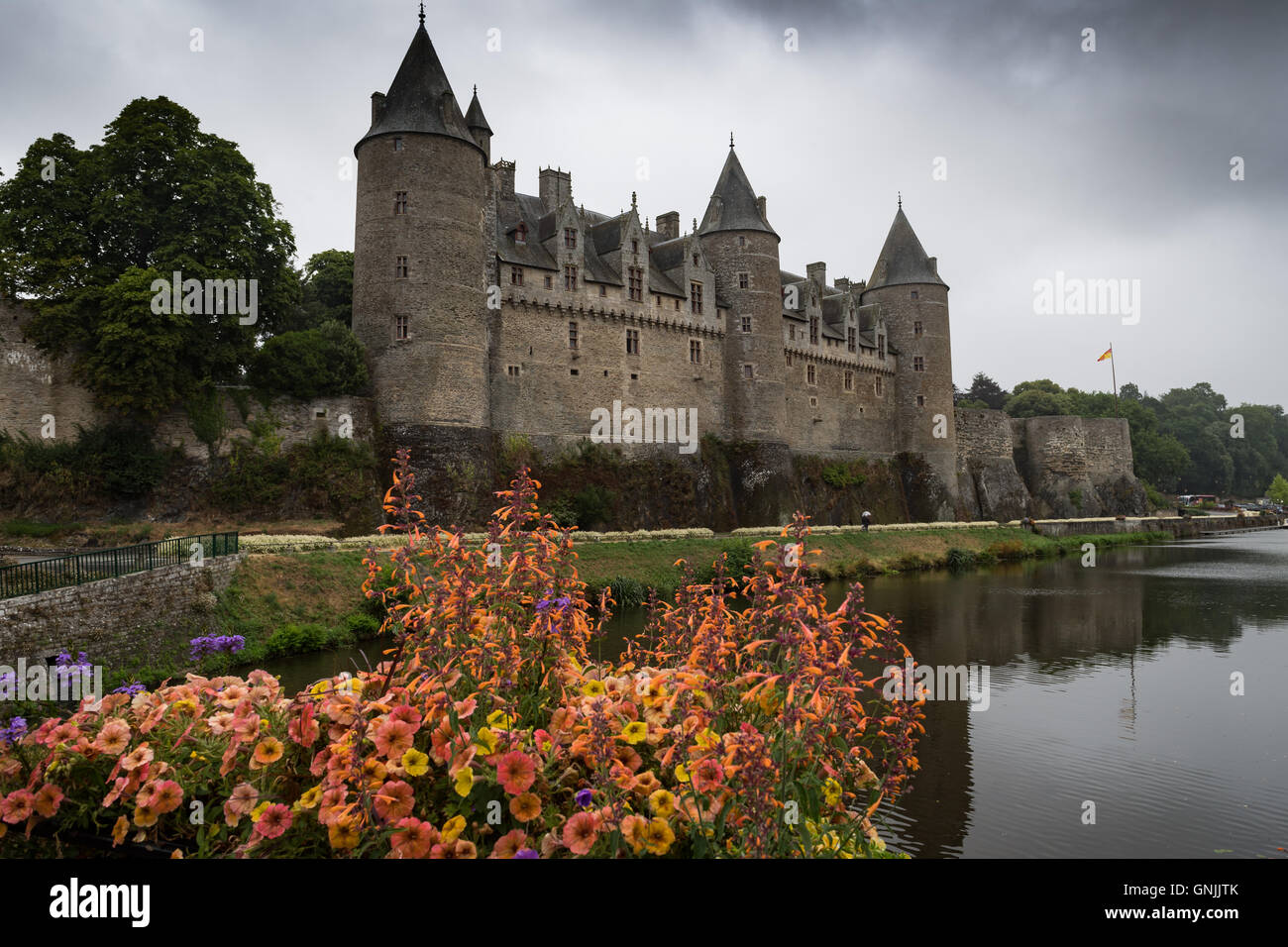 Ein Regentag in der mittelalterlichen Burg von Josselin auf dem Fluss Oust, Bretagne, Frankreich Stockfoto