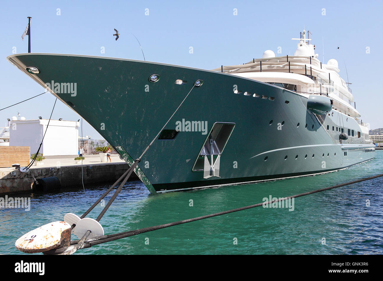 Verschiedenen Luxus-Yachten auf ihre Liegeplätze im Hafen in der Altstadt Ibiza (Eivissa). Die meisten für ihre neuesten Charta erarbeitet. Stockfoto