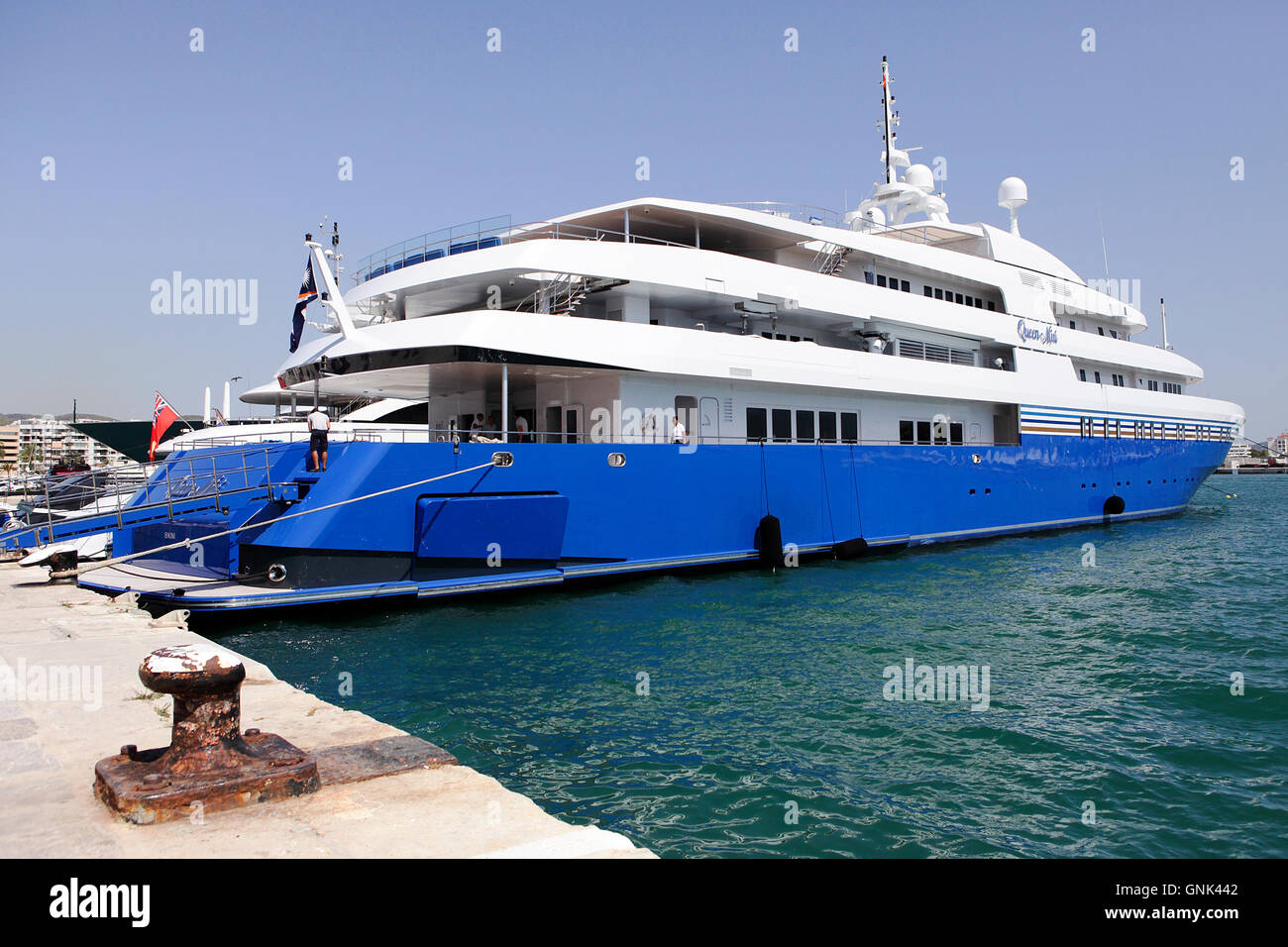Verschiedenen Luxus-Yachten auf ihre Liegeplätze im Hafen in der Altstadt Ibiza (Eivissa). Hier zu sehen ist die "Königin"MIRI. Stockfoto