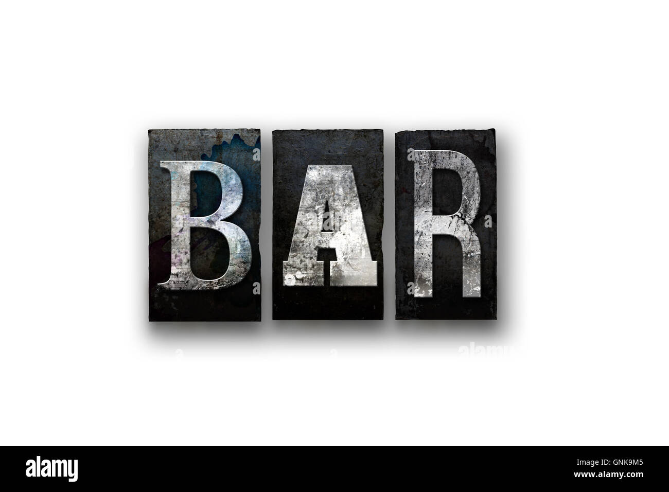 Das Wort "BAR" im Jahrgang, dirty, Tinte befleckt Buchdruck Typ und isoliert auf einem weißen Hintergrund. Stockfoto