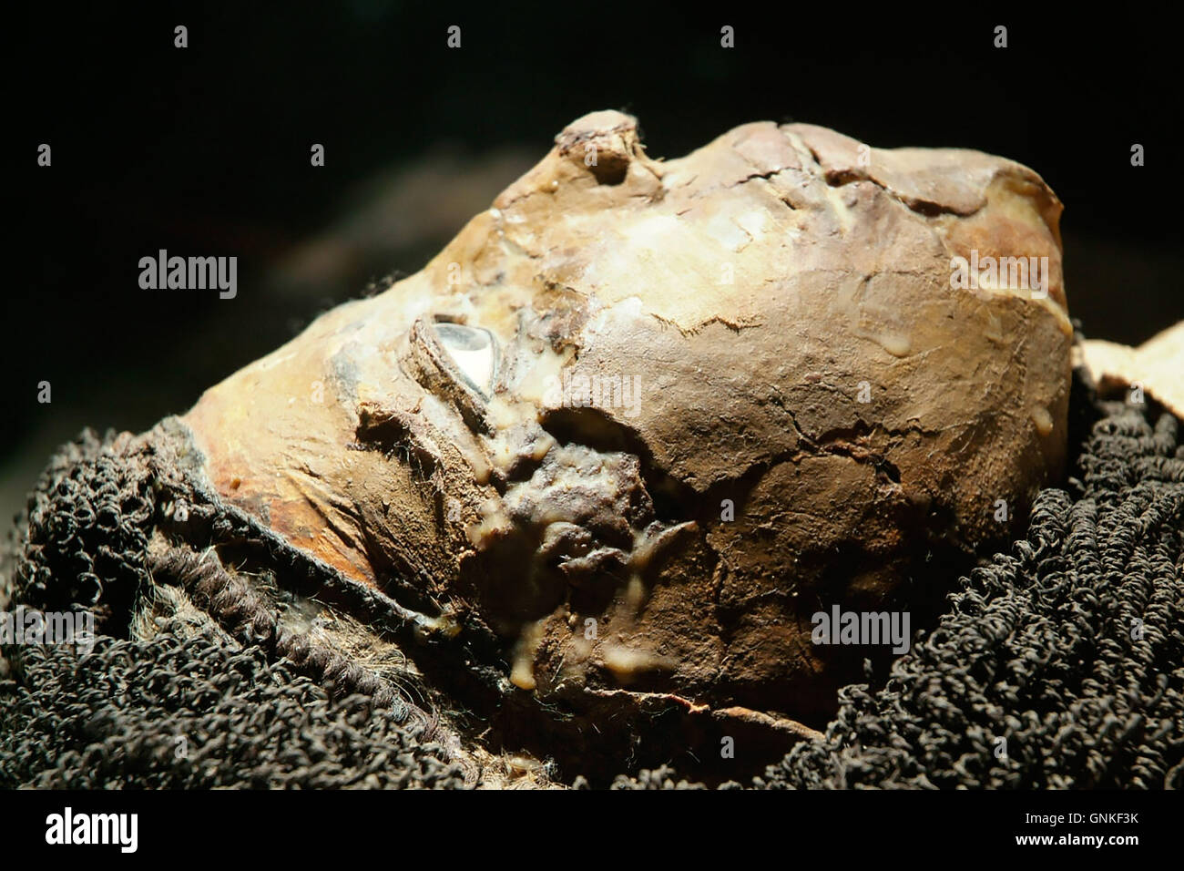 Eine königliche Mumie aus der neuen Dauerausstellung im ägyptischen Museum namens "Reise zur Unsterblichkeit". Stockfoto