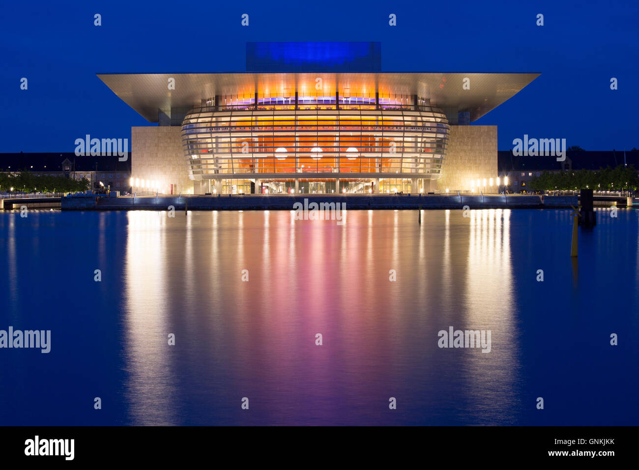 Ultra-Modern beleuchtet Waterside Opernhaus vom Architekten Henning Larsen in Kopenhagen, Dänemark Stockfoto