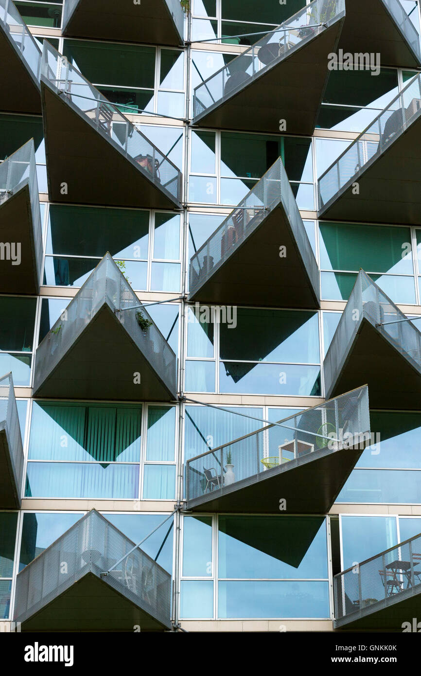 Glas Balkon moderne Architektur neue Hochhaus wohnungen Entwicklung orestads Boulevard in orestad City Bereich, Kopenhagen, Dänemark Stockfoto
