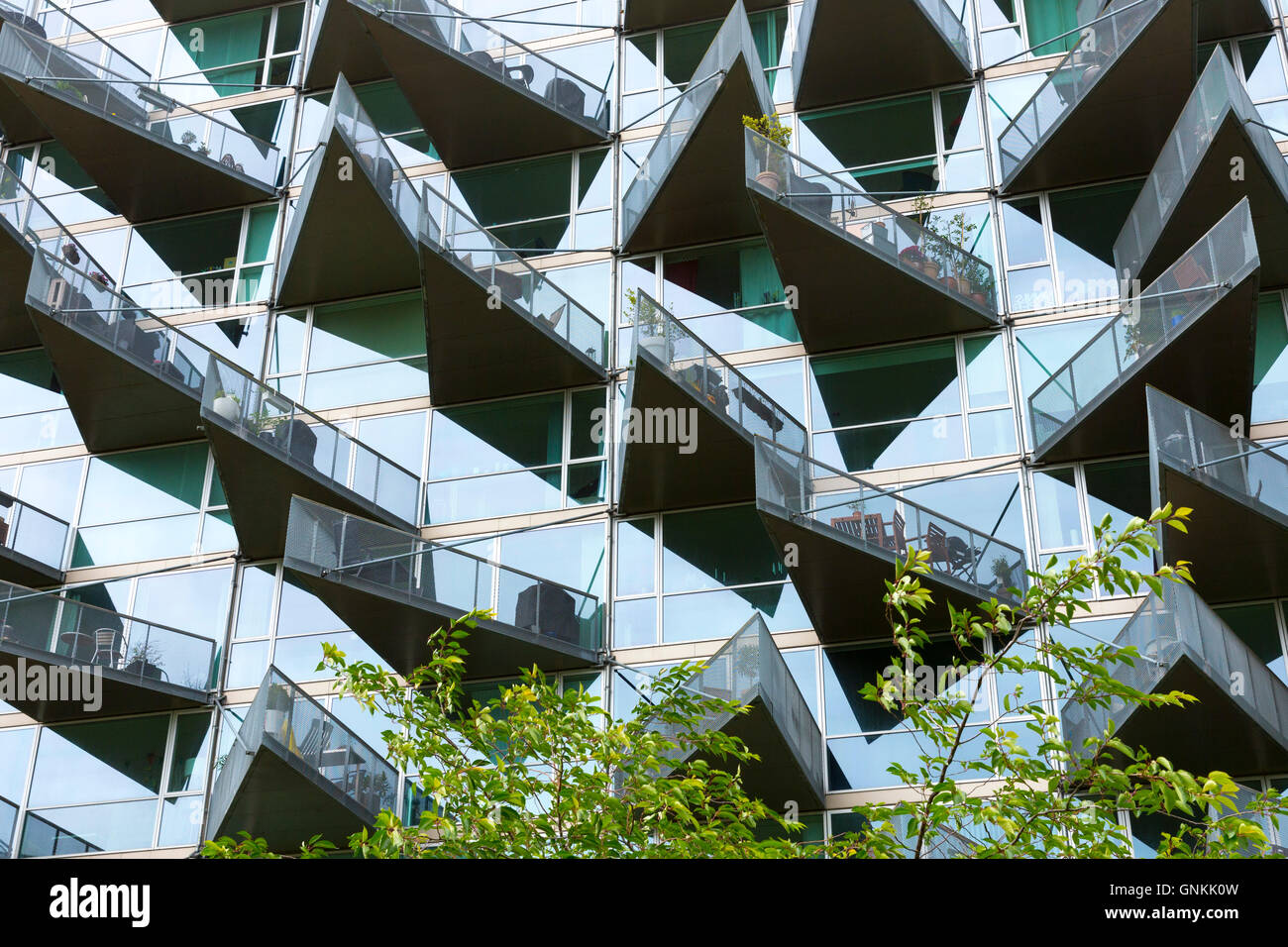 Glas Balkon moderne Architektur neue Hochhaus wohnungen Entwicklung orestads Boulevard in orestad City Bereich, Kopenhagen, Dänemark Stockfoto