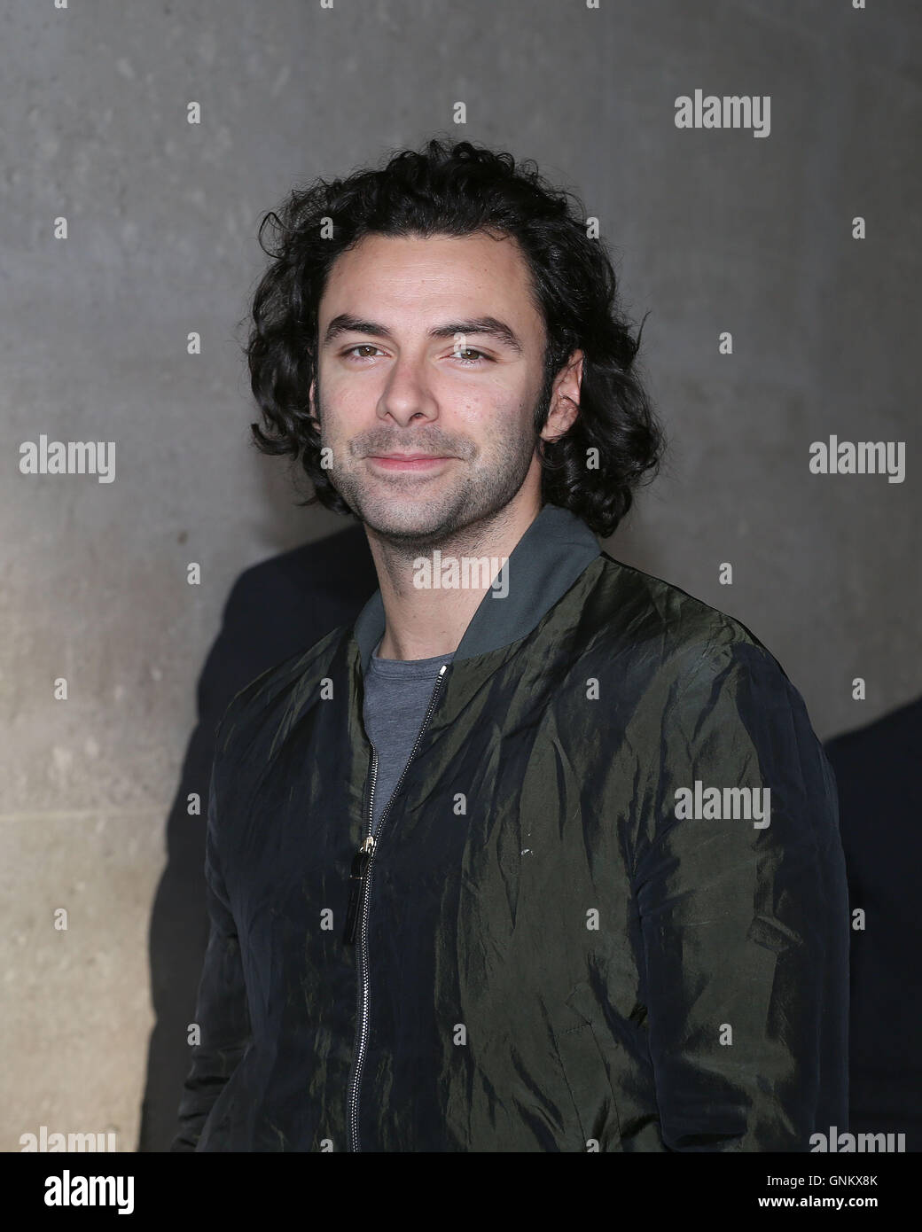 Schauspieler Aidan Turner kommt bei BBC Broadcasting House in London, für einen Auftritt als Gast in der Radio 1 Frühstück Show mit Nick Grimshaw. Stockfoto
