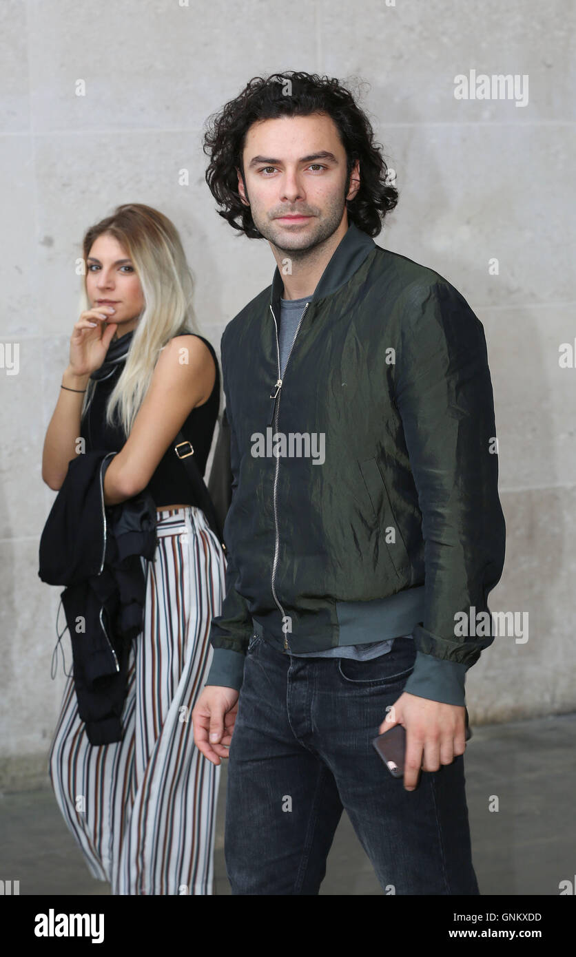 Poldark Schauspieler Aidan Turner lässt BBC Broadcasting House in London, nach einem Auftritt als Gast in der Radio 1 Frühstück Show mit Nick Grimshaw. Stockfoto
