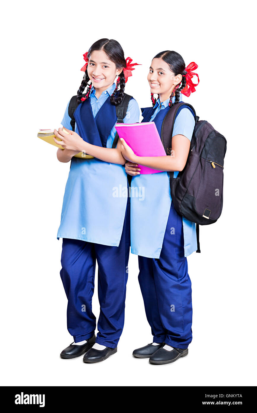 2 junge Teenager Girls Freunde ländlichen Schule Schüler Buch stand halten Stockfoto