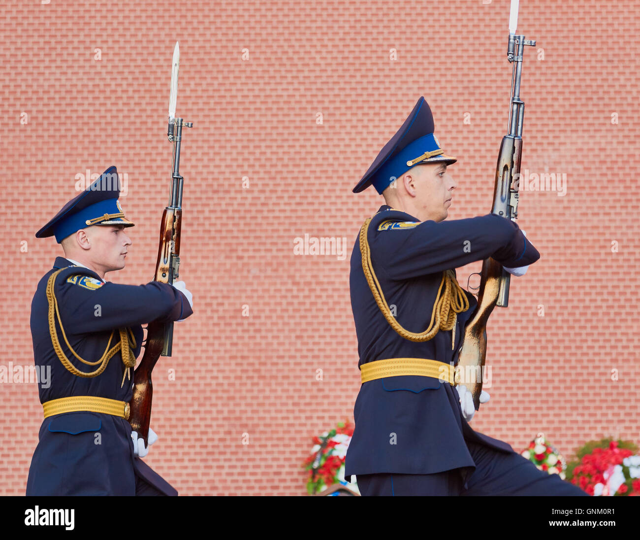 Soldaten der Kreml oder Präsidentschaftswahlen Regiment marschierender am Grab des Unbekannten Soldaten, Alexander Garten, Moskau, Russland Stockfoto