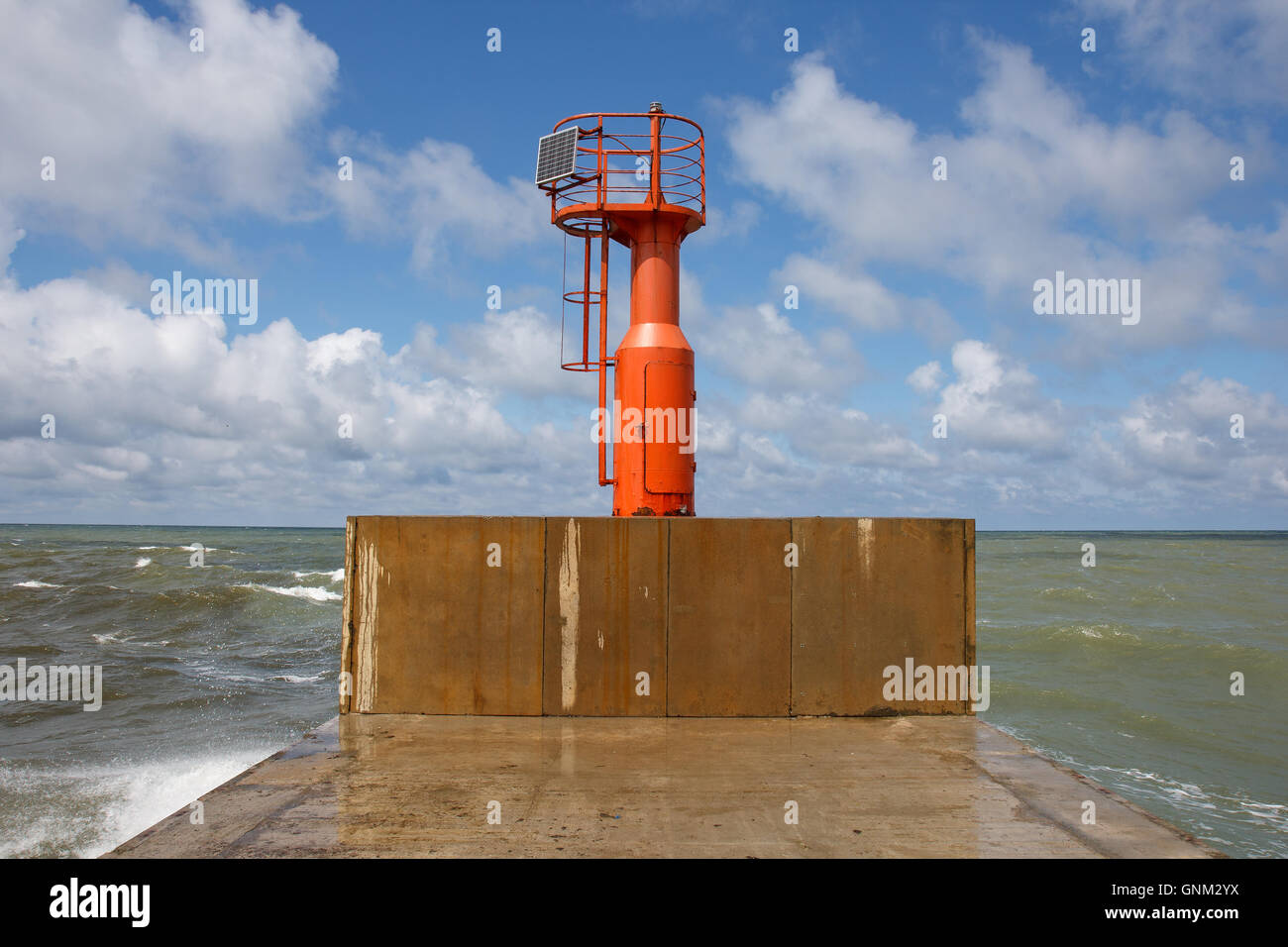 Leuchtturm am Ende der Mole Stockfoto