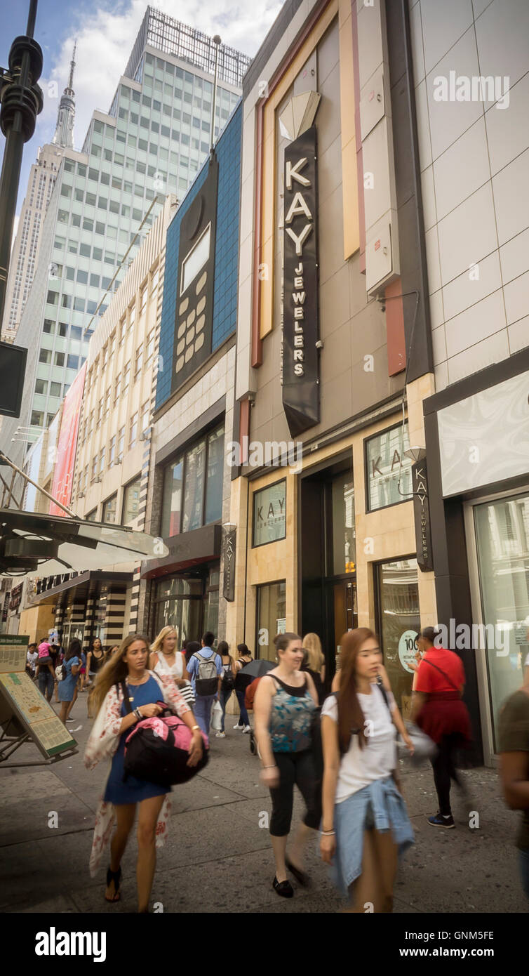 Ein Kay Jewelers speichern im Herald Square in New York auf Freitag, 26. August 2016.  Signet Jewelers, der Besitzer des Zales, Kay und Jared Schmuckmarken meldete einen Rückgang im zweiten Quartal Umsatz und Gewinn, die Erwartungen der Analysten fehlt. (© Richard B. Levine) Stockfoto