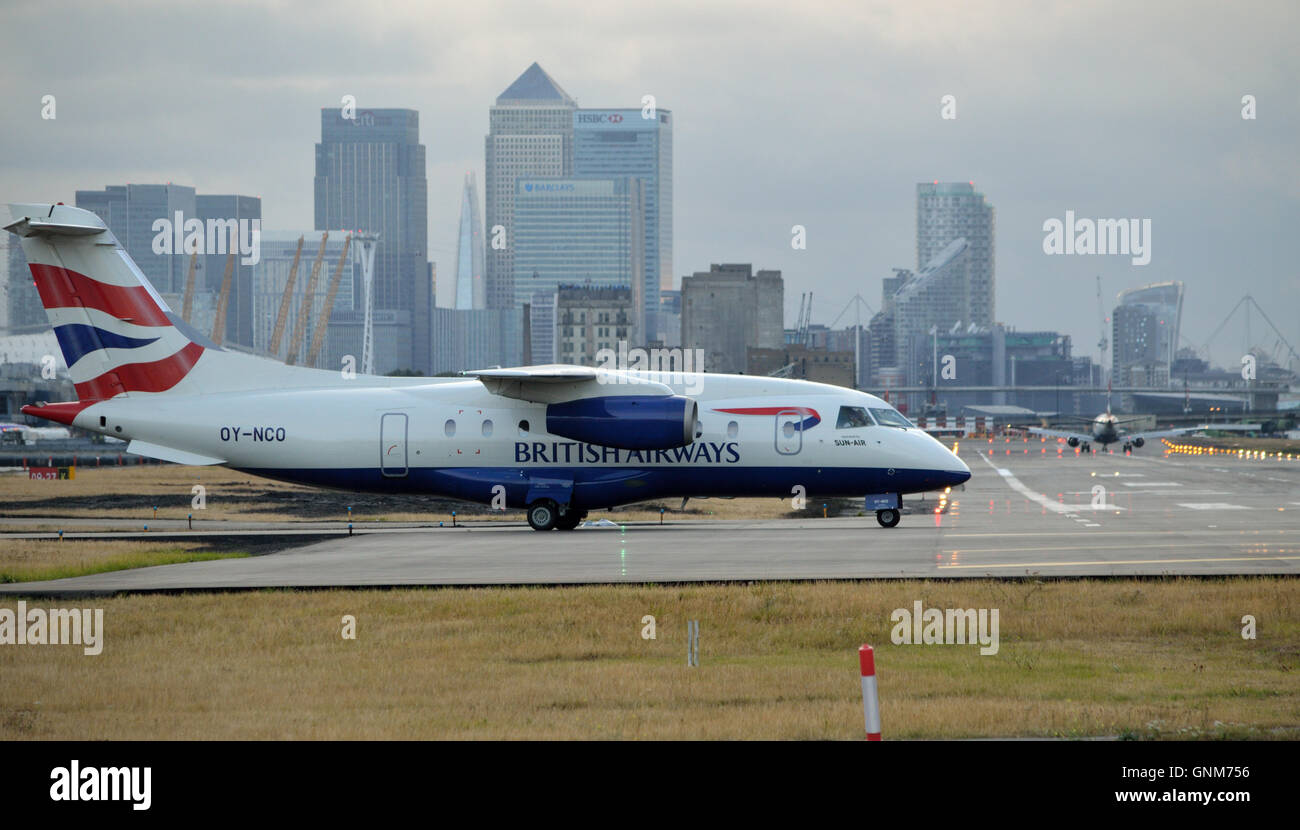 Sun Air Dornier Do 328 Jet für British Airways bereitet sich auf London City Airport zu fahren Stockfoto