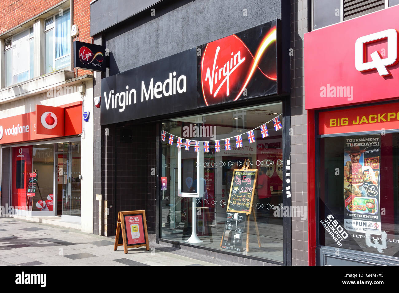 Virgin Media speichern, High Street, Slough High Street, Slough, Berkshire, England, Vereinigtes Königreich Stockfoto