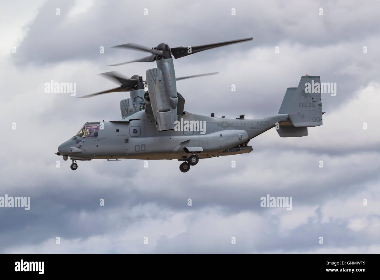 Eine USMC Bell V-22 Osprey der VMM-161 des 3rd Marine Aircraft Wing im Flug in Hillsboro, Oregon Stockfoto