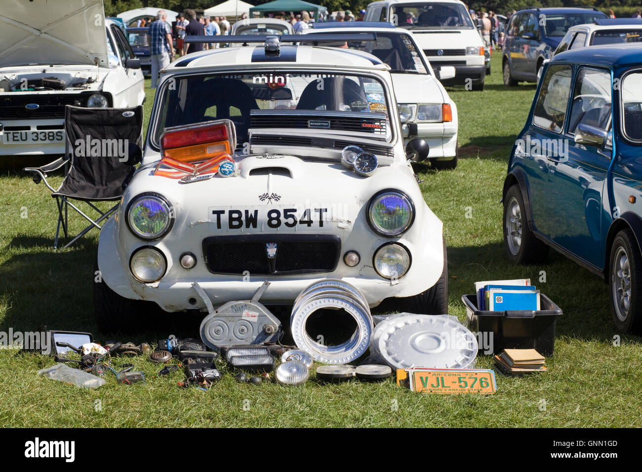 Mini Cooper mit Autoteile davon verkauft werden, bei einer show Stockfoto