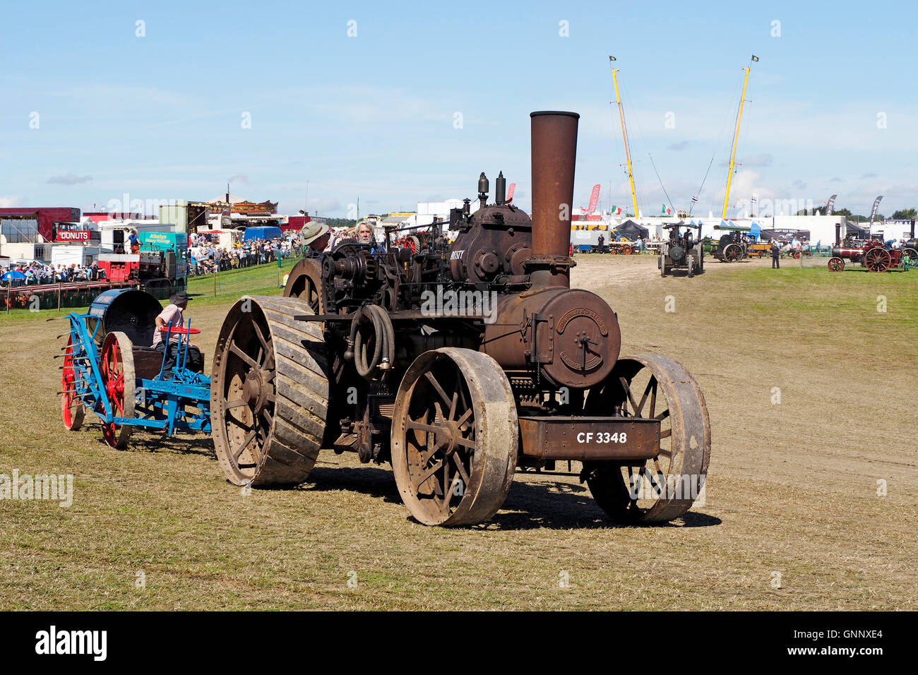 Alt und rostig Fowler Dampf Pflügen Motor mit Pflug auf die Great Dorset Steam Fair 2016 Stockfoto