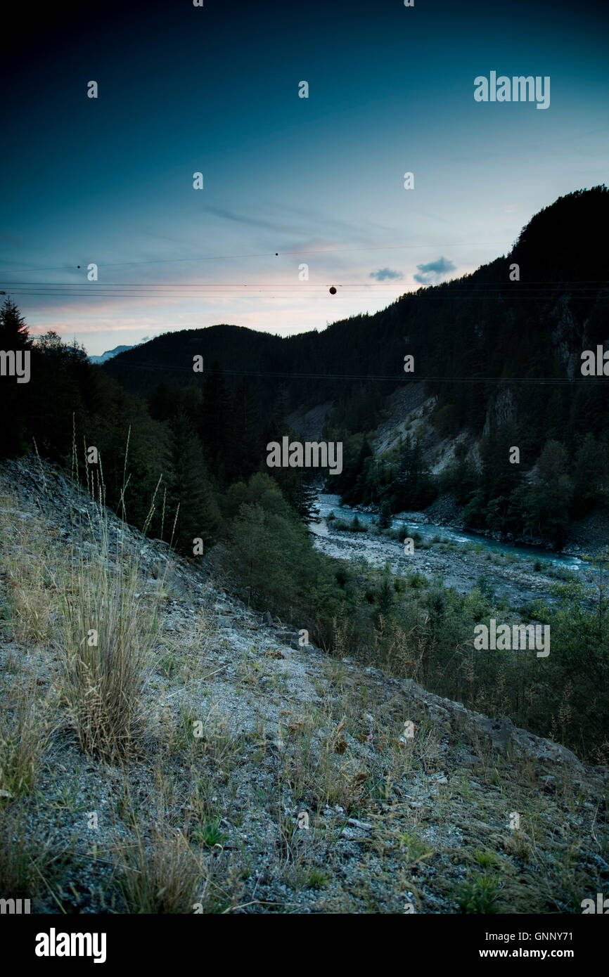 Squamish, BC, Kanada: Bergpanorama in der Nacht - Hwy 99 Stockfoto