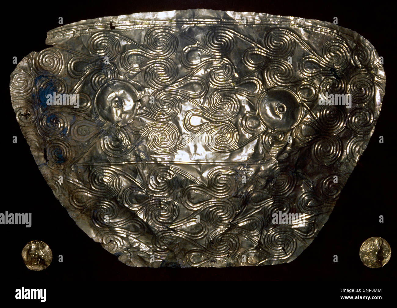 Mykenische Kunst. Gold Brust (Brustpanzer). Aus Grab V. 16. Jahrhundert BC. Mykene. Nationales Archäologisches Museum von Athen. Griechenland. Stockfoto