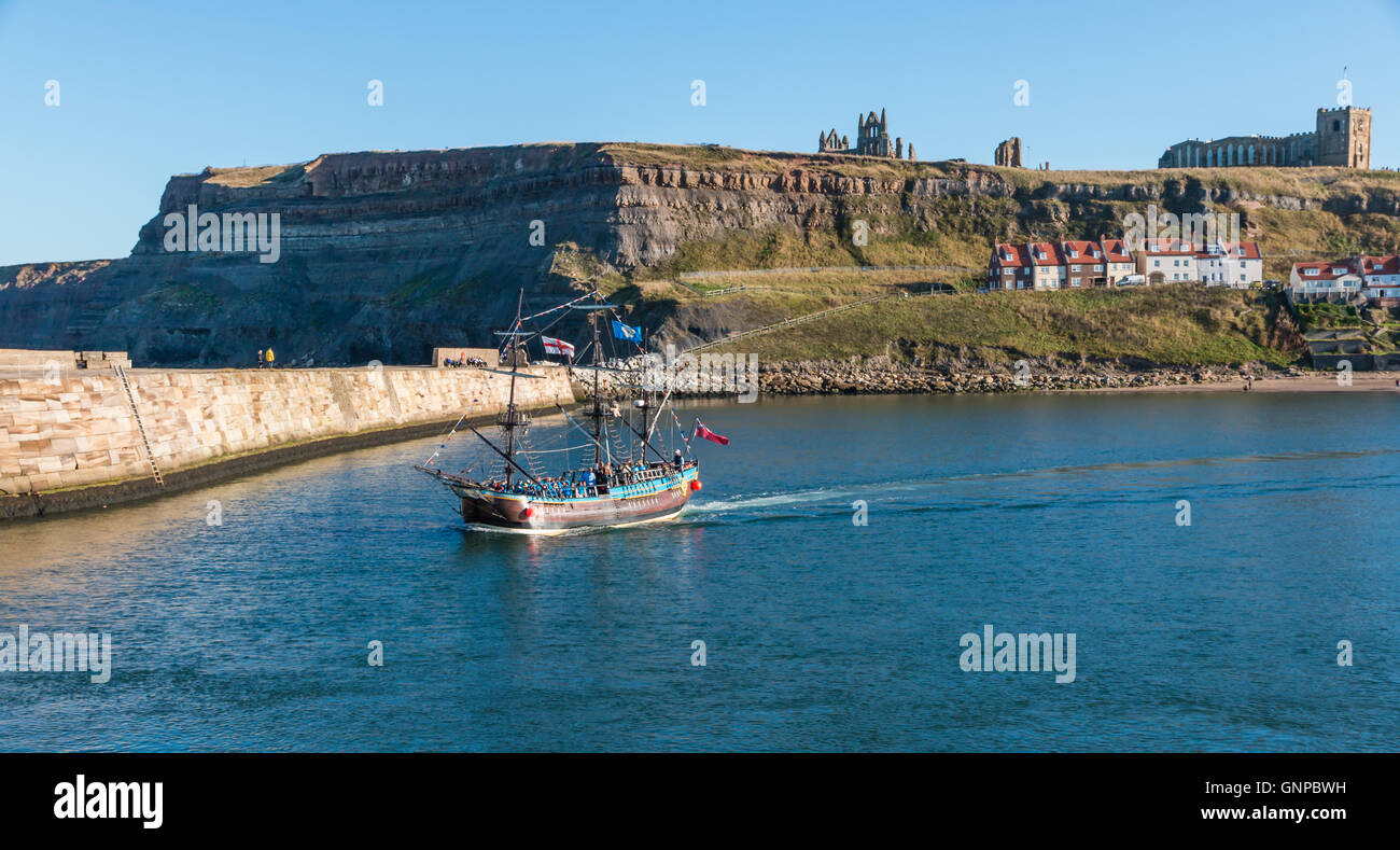 Whitby - Szenen aus dieser wunderschönen nördlichen Küstenort umfasst einen geschäftigen Hafen. Stockfoto