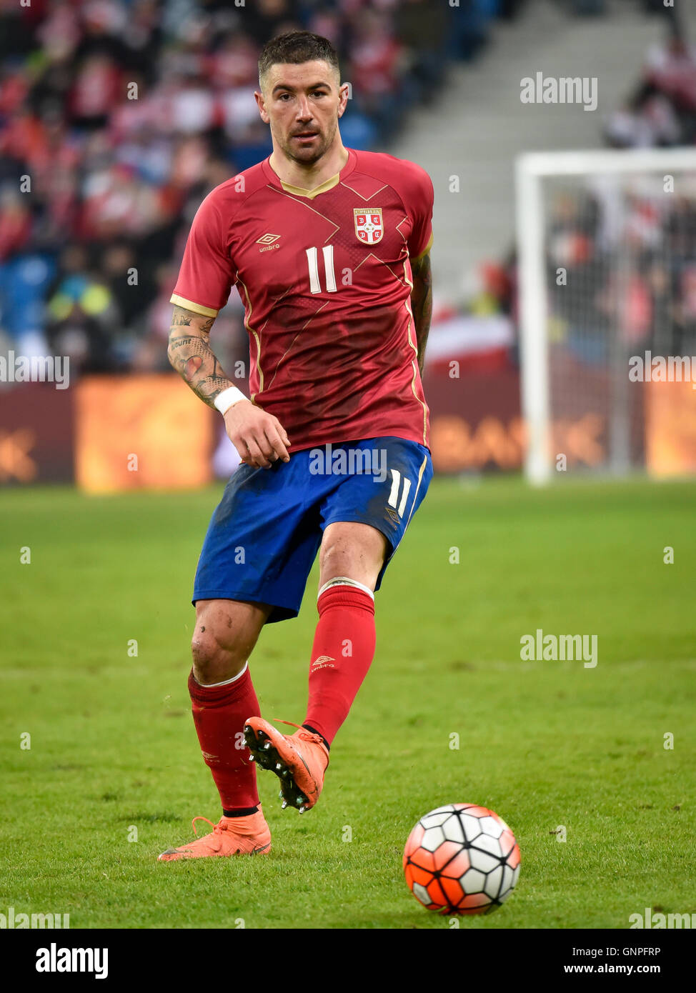 Posen, Polen - 23. März 2016: Aleksandar Kolarov in Aktion während internationaler Fußball Freundschaftsspiel Polen Vs Serbien 1:0. Stockfoto