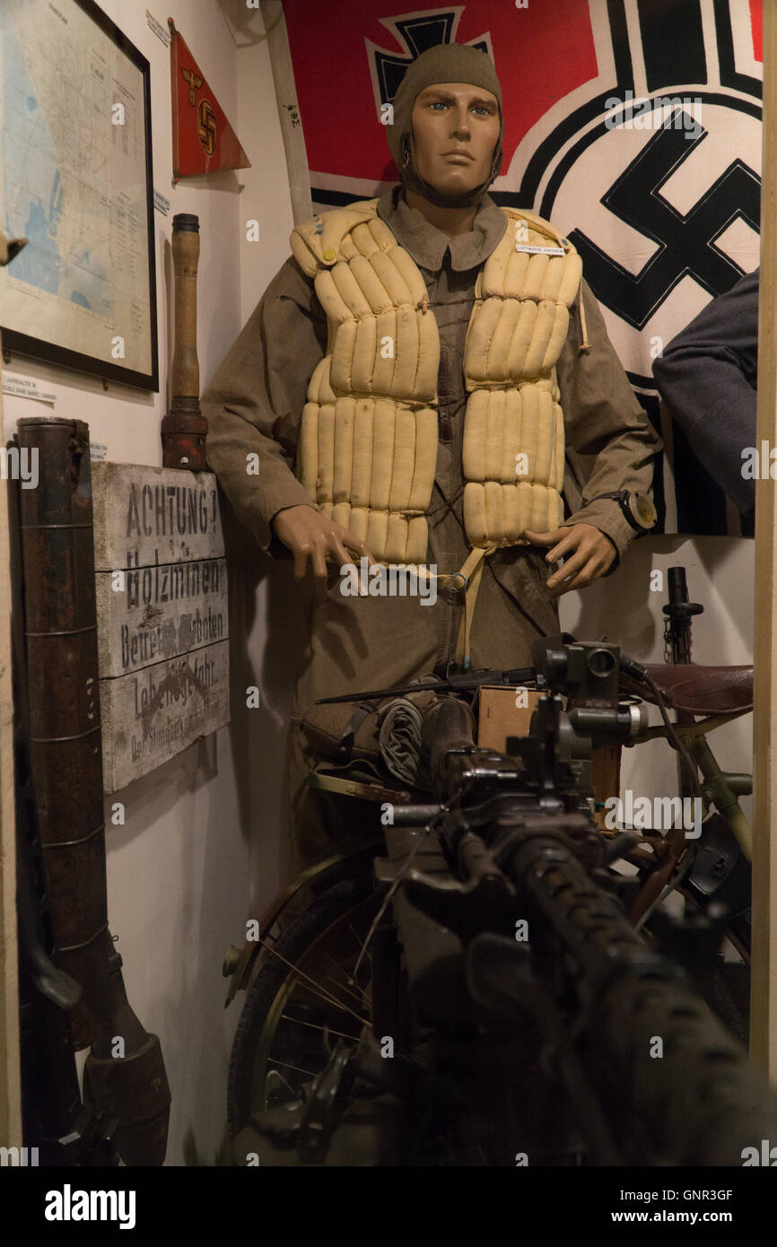 Zweiter Weltkrieg Luftwaffe Mannequin auf dem Display an das Militärmuseum, Jersey, Kanalinseln Stockfoto