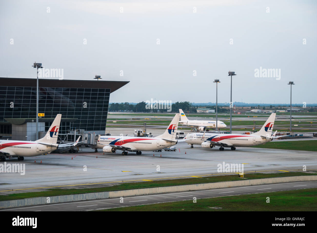 Kuala Lumpur, Malaysia - ca. August 2016: Malaysia Airlines Flugzeuge am internationalen Flughafen von Kuala Lumpur. Stockfoto
