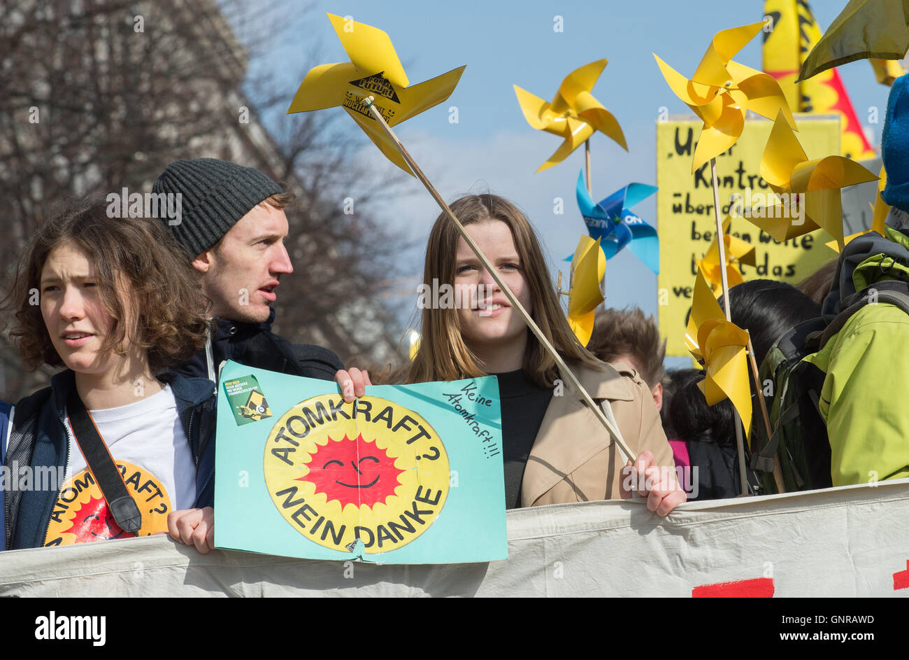 Berlin, Deutschland, Menschen in eine Anti-Atom-Demonstration Stockfoto