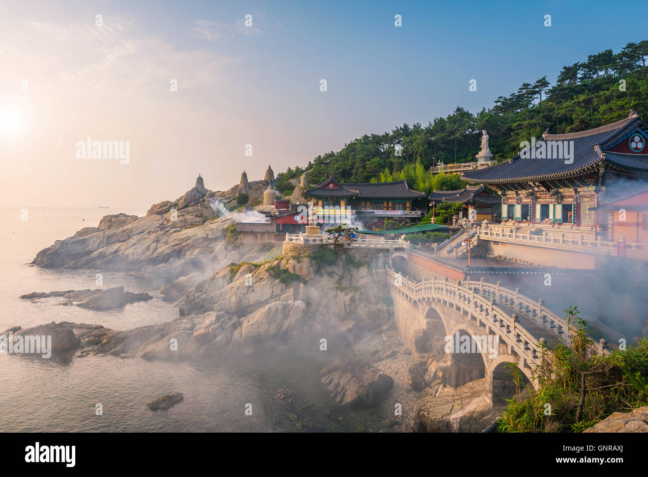 Haedong Yonggungsa Tempel in Busan, Südkorea. Stockfoto