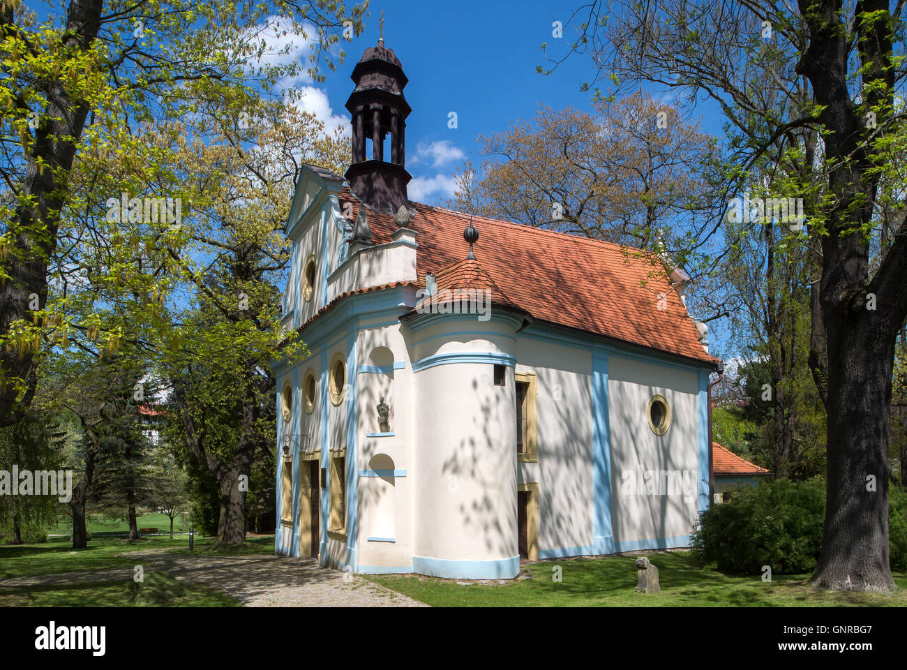 Cesky Krumlov, Tschechische Republik, Kapelle St. Martin im Stadtpark Stockfoto