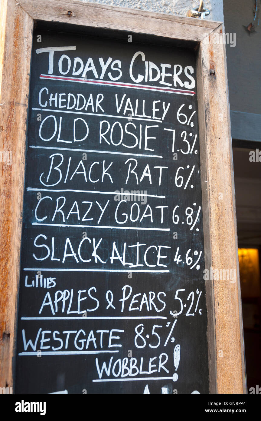 Heutige Apfelwein zu unterzeichnen, in The West Gate Bar Pub in Bath, Somerset, England, Uk Stockfoto